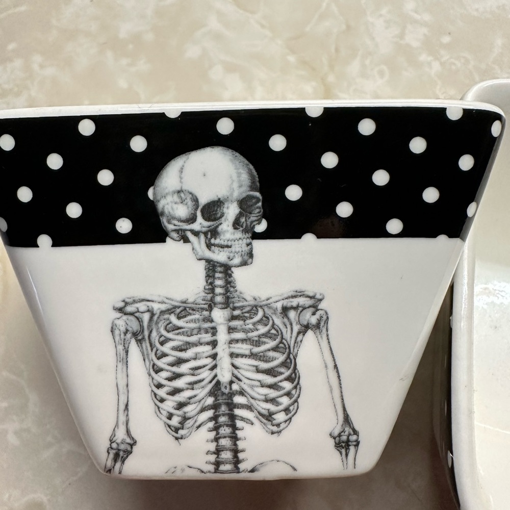 2 skull bowls